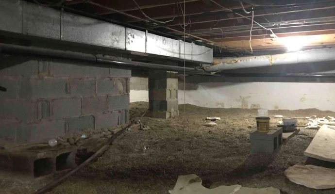 crawlspace with foundation supports