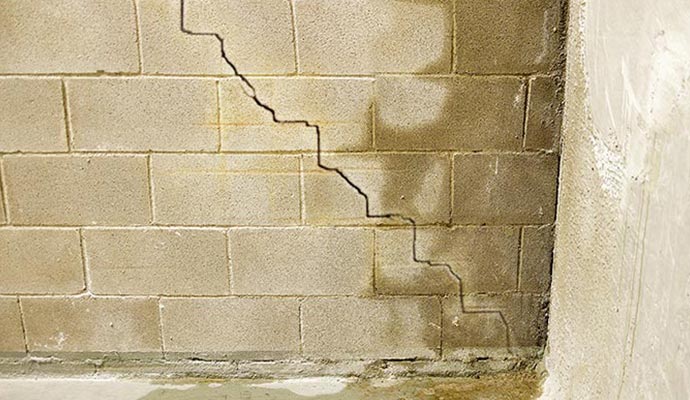 Water leak in a cracked basement wall